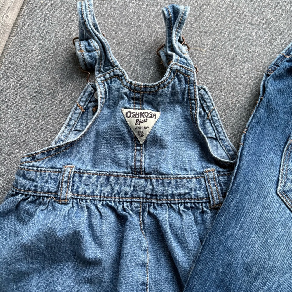 OshKosh B'gosh 24M Denim Set | Floral Jumper & Classic Overalls 24M - Picture 10 of 14